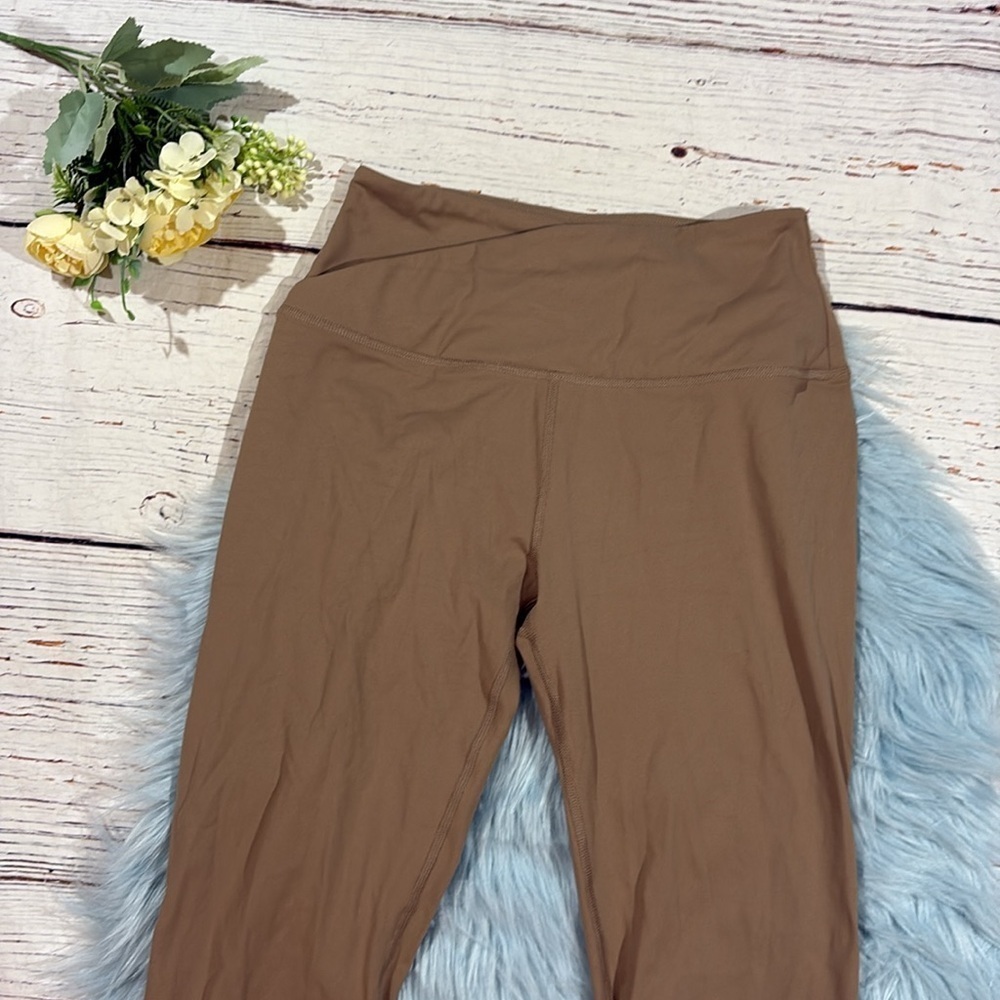 Bandier x Sincerely Jules The Rue Crossover Leggings in Nutmeg Mocha - Picture 8 of 8